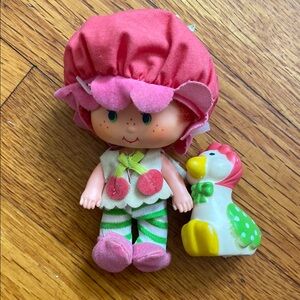 Cherry Cuddler with Gooseberry Pet